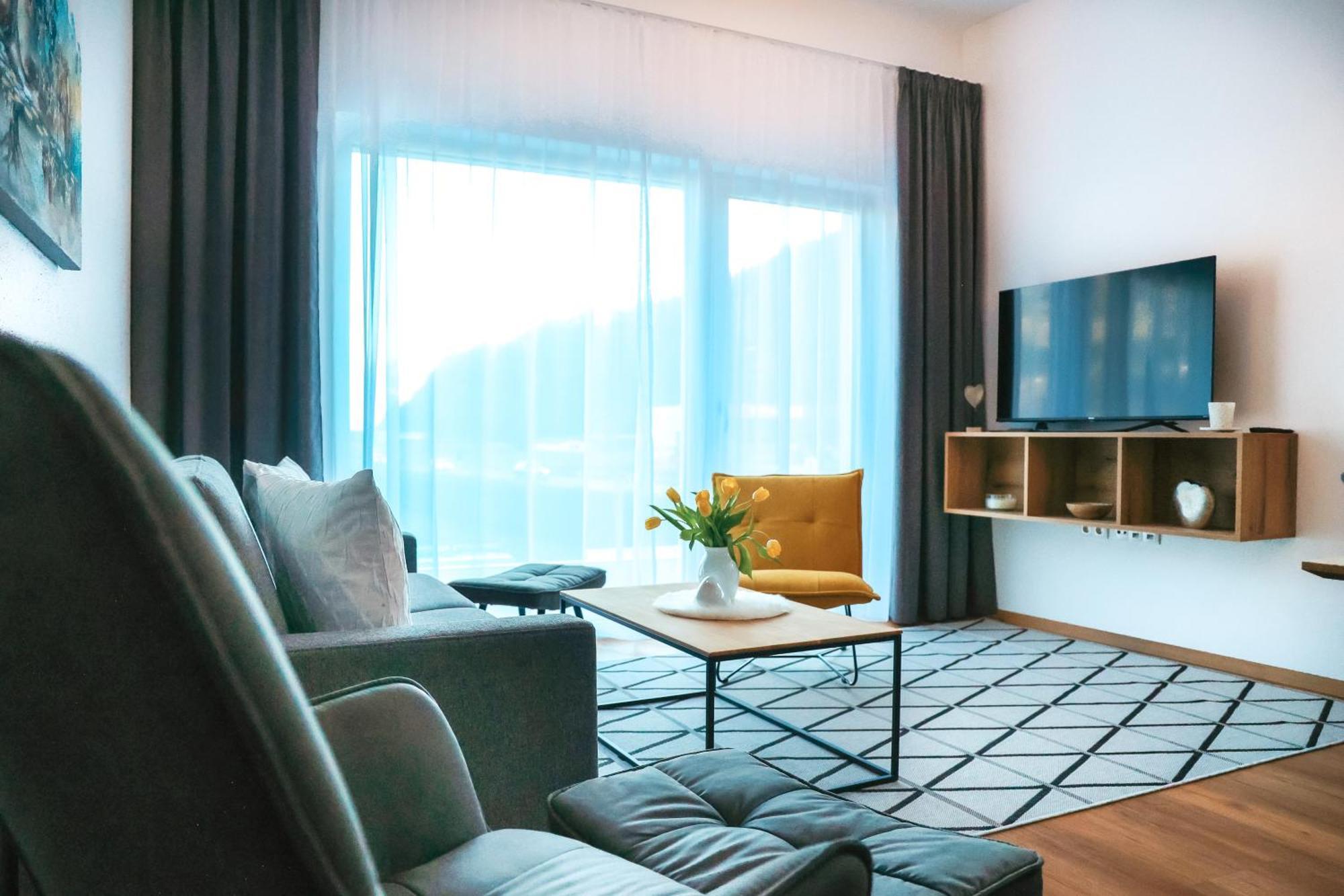 Alpenluxus Presents - Marias Zillertalblick With Roof Terrace, 3 Bedrooms & Parking Space Schlitters Extérieur photo